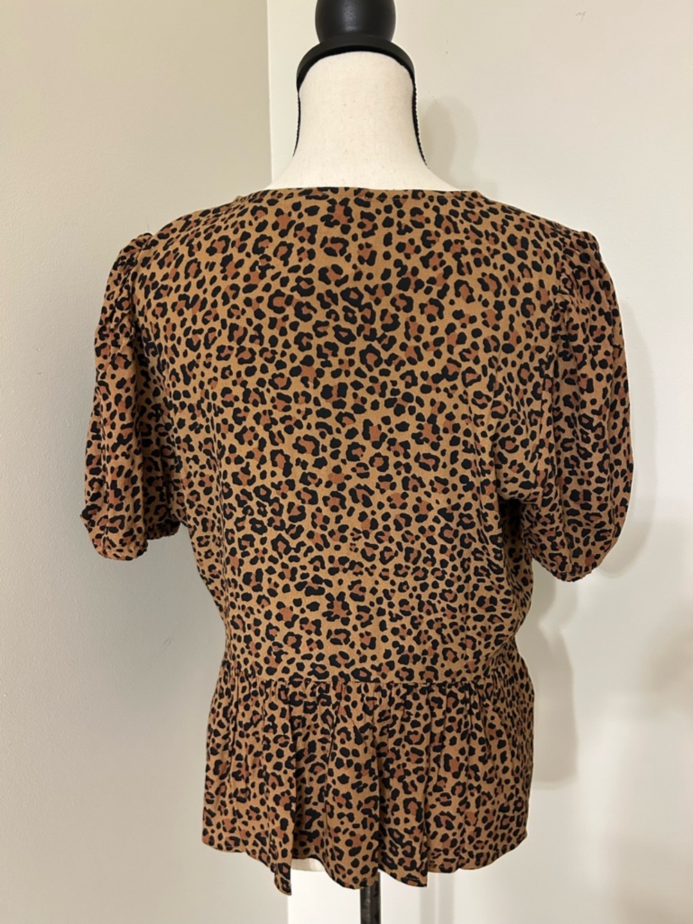J.Crew Leopard Print Peplum Top Size 14 NWT Short Sleeve Lightweight Blouse - Picture 2 of 3
